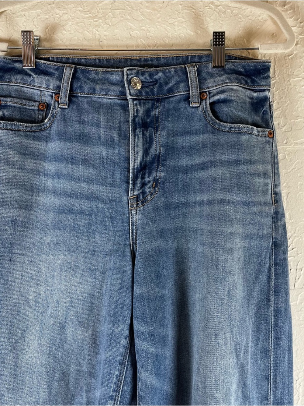 American Eagle Dreamy Drape Stretch Super High-Waisted Baggy Wide-Leg Jeans - Picture 4 of 15